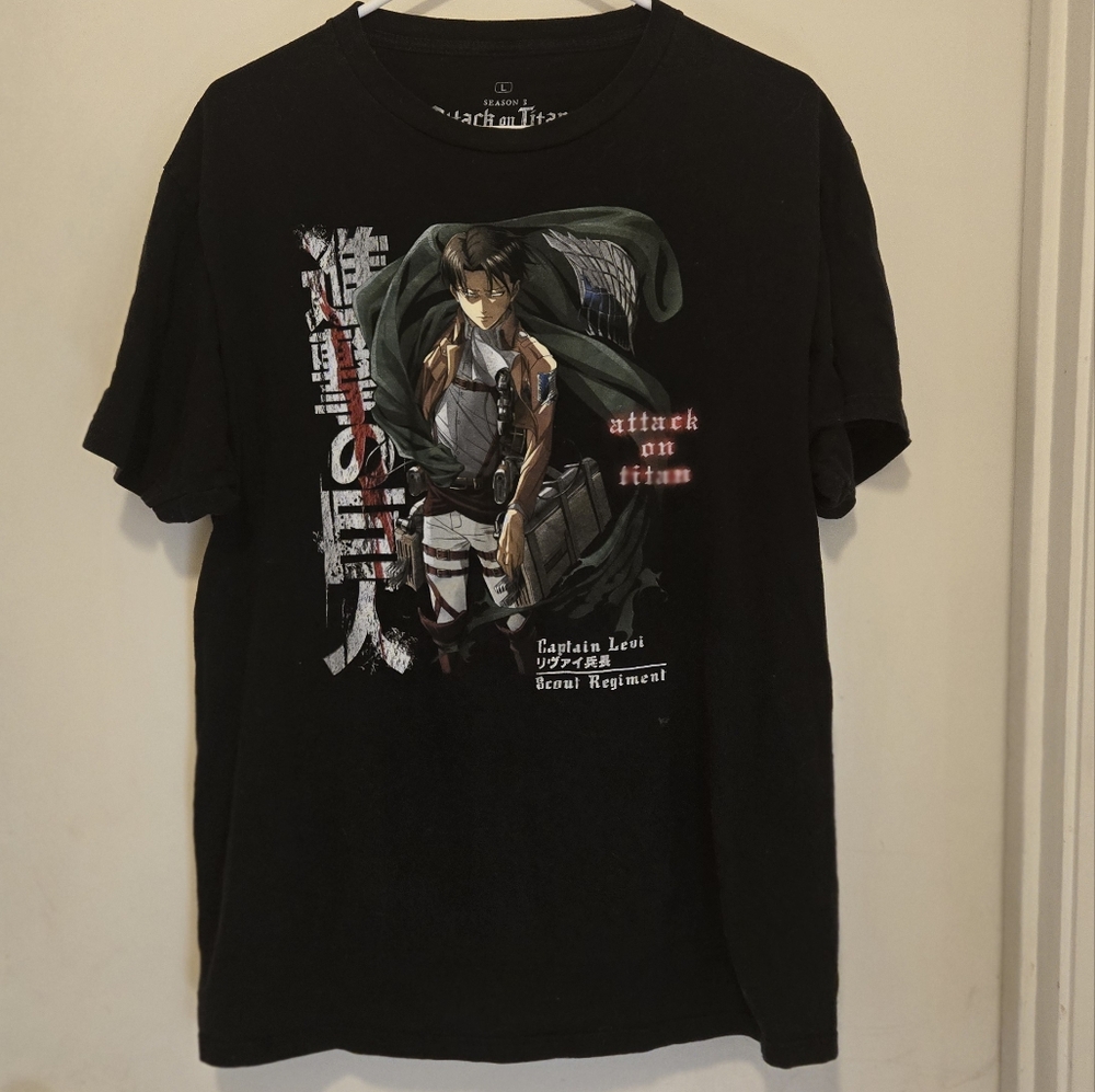 Graphic tee Attack on Titans